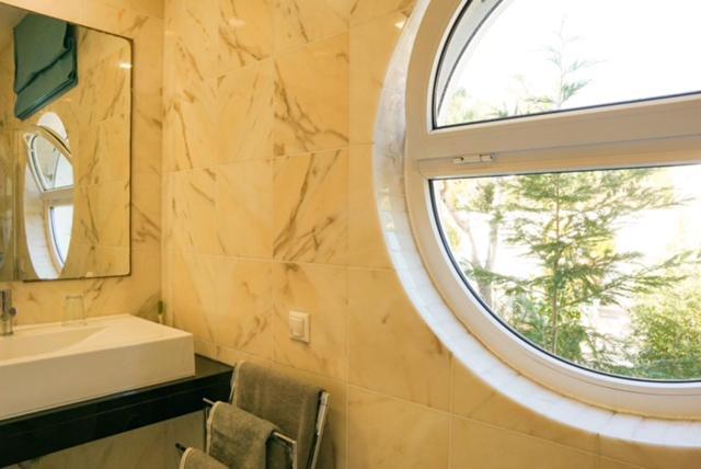 Edles Apartment In Architektenvilla Mit Grossem Pool, Sauna, Dachterrasse Und Malerischem Garten Pataias Bagian luar foto